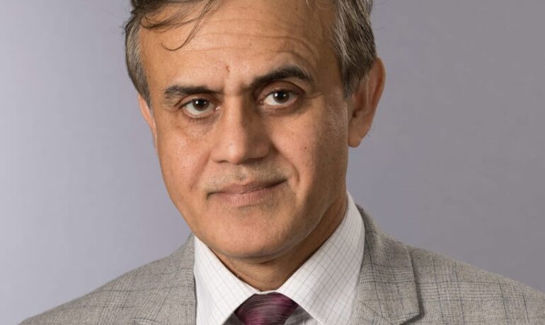 Dr Farooq Naeem